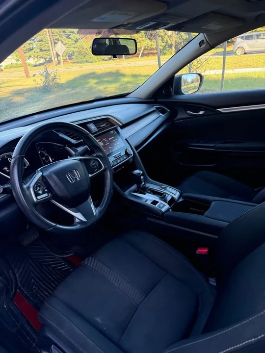 2018 Honda Civic 10th Gen - Image 11 of 15