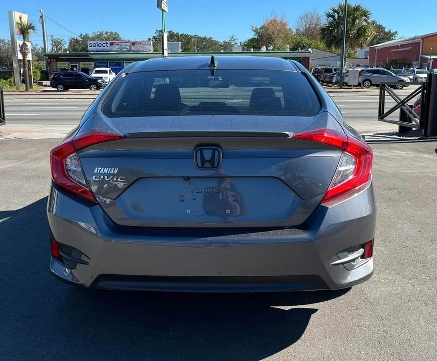 2018 Honda Civic 10th Gen - Image 5 of 12