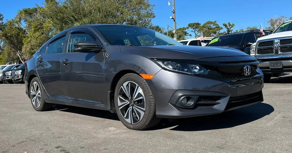 2018 Honda Civic 10th Gen - Image 3 of 12