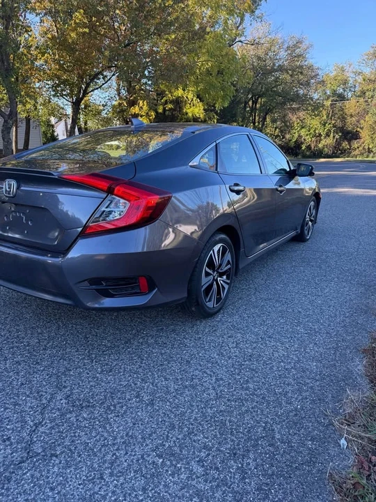 2018 Honda Civic 10th Gen - Image 9 of 15