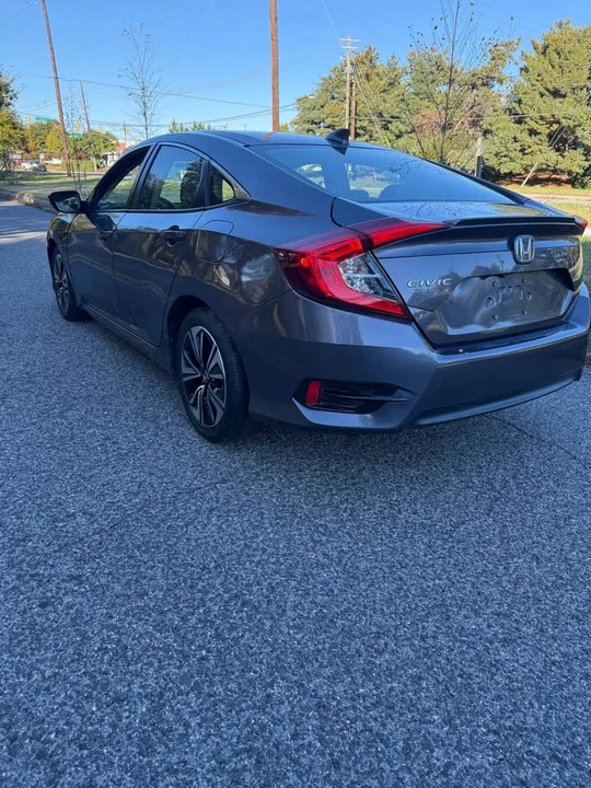 2018 Honda Civic 10th Gen - Image 10 of 15