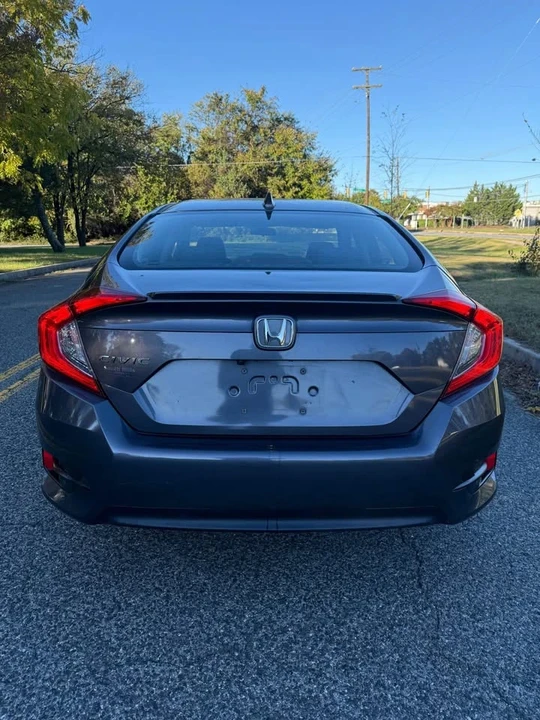 2018 Honda Civic 10th Gen - Image 8 of 15