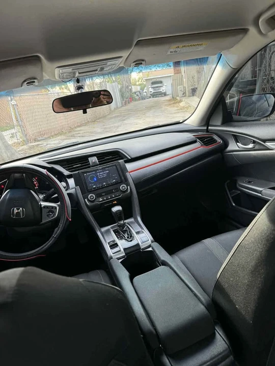 2018 Honda Civic 10th Gen - Image 14 of 15