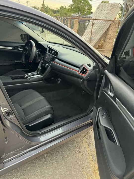 2018 Honda Civic 10th Gen - Image 4 of 15