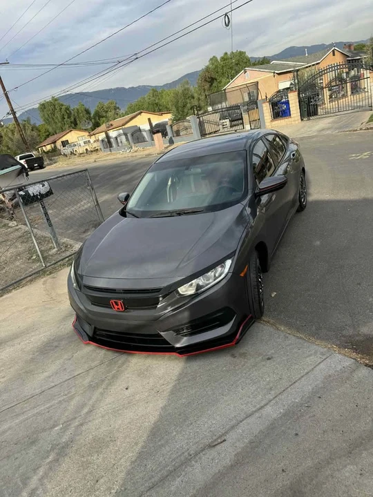 2018 Honda Civic 10th Gen - Image 10 of 15