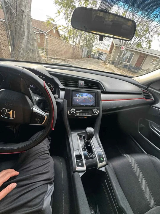2018 Honda Civic 10th Gen - Image 6 of 15