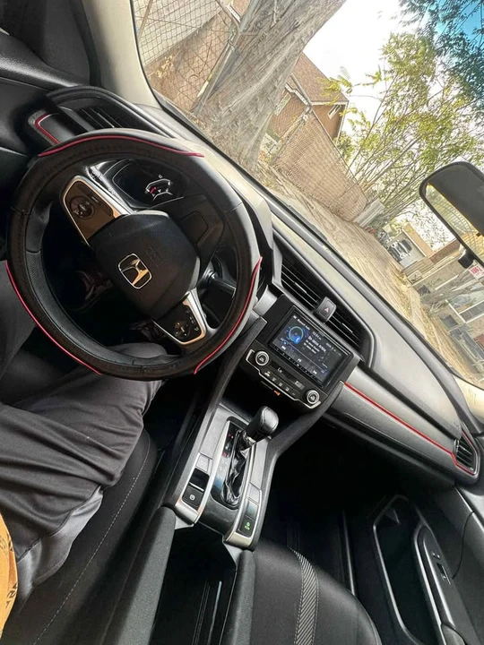 2018 Honda Civic 10th Gen - Image 11 of 15
