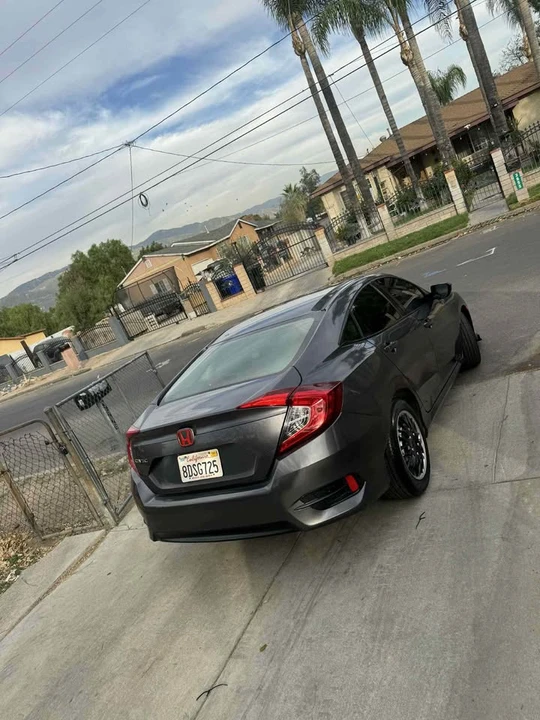 2018 Honda Civic 10th Gen - Image 9 of 15