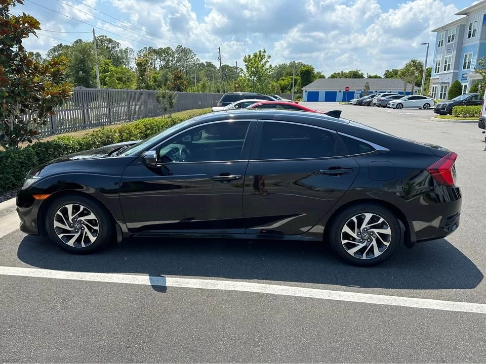 2018 Honda Civic 10th Gen - Image 7 of 10