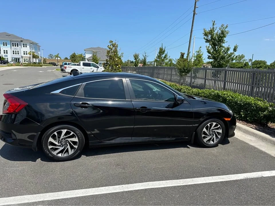 2018 Honda Civic 10th Gen - Image 8 of 10