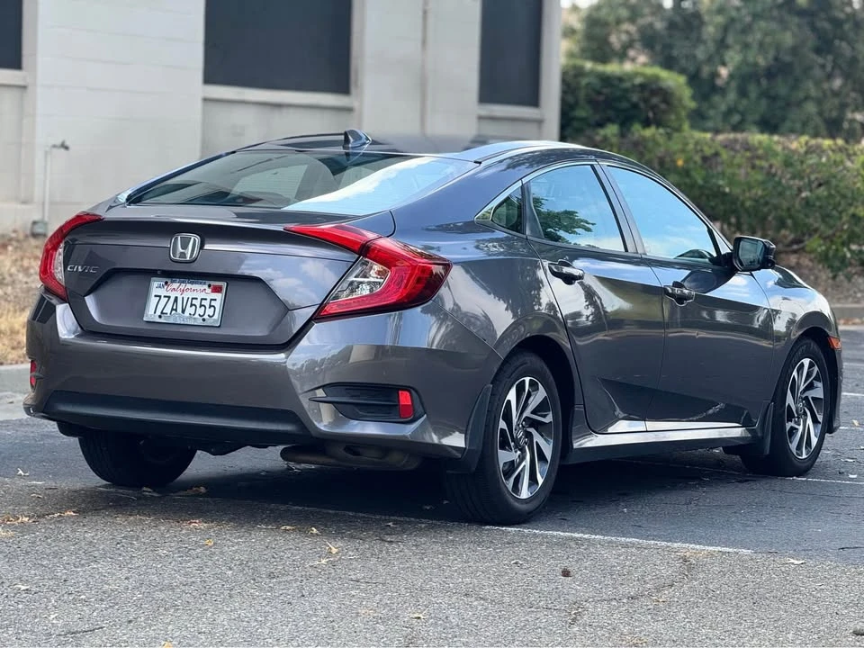 2018 Honda Civic 10th Gen - Image 5 of 15