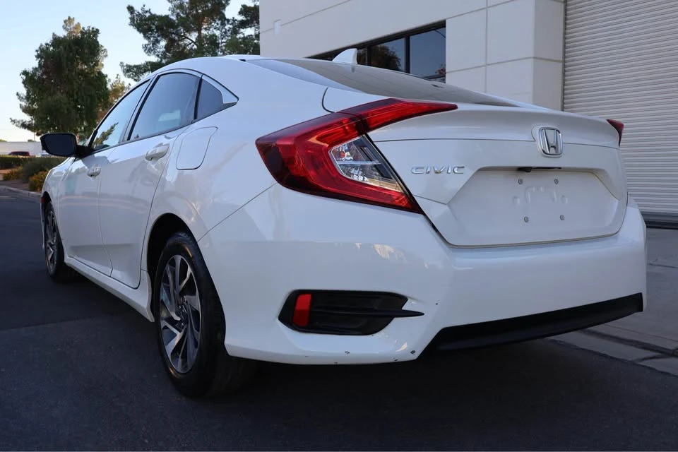 2018 Honda Civic 10th Gen - Image 4 of 10