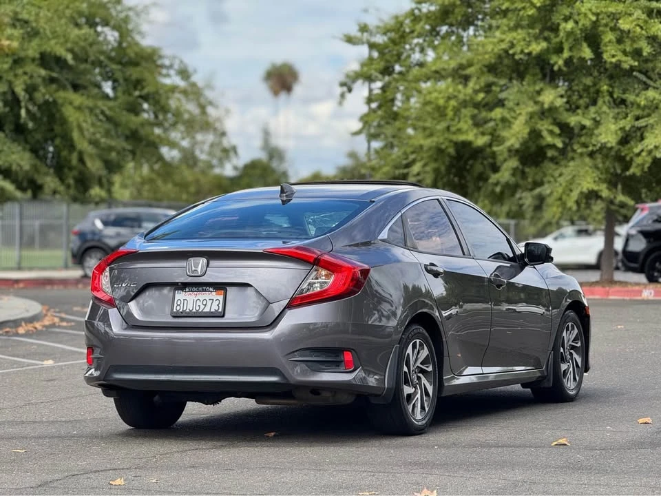 2018 Honda Civic 10th Gen - Image 16 of 19