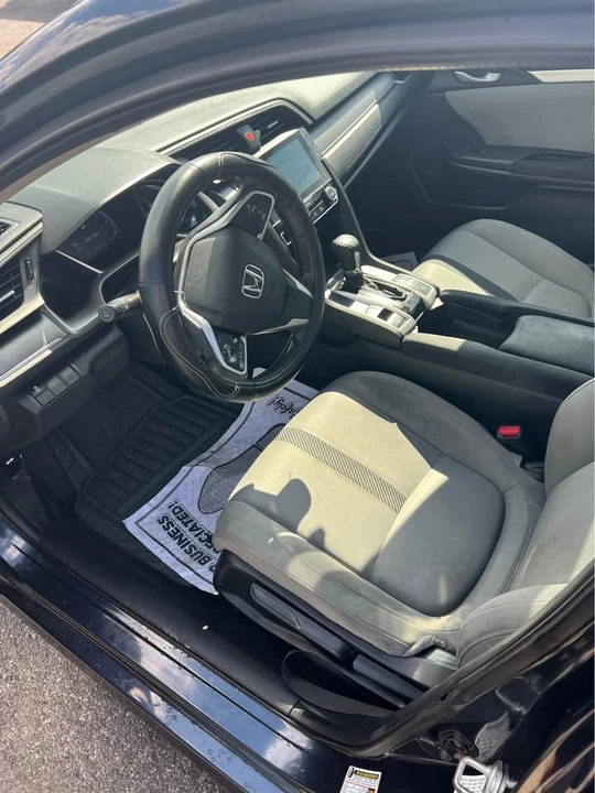 2018 Honda Civic 10th Gen - Image 9 of 12