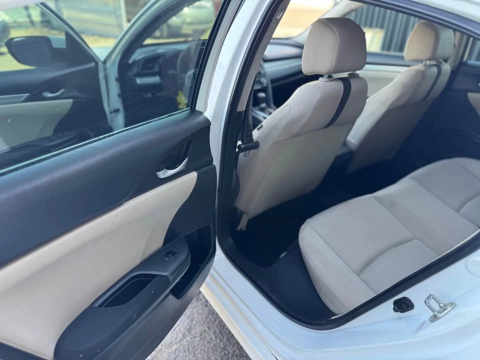 2018 Honda Civic 10th Gen - Image 5 of 9