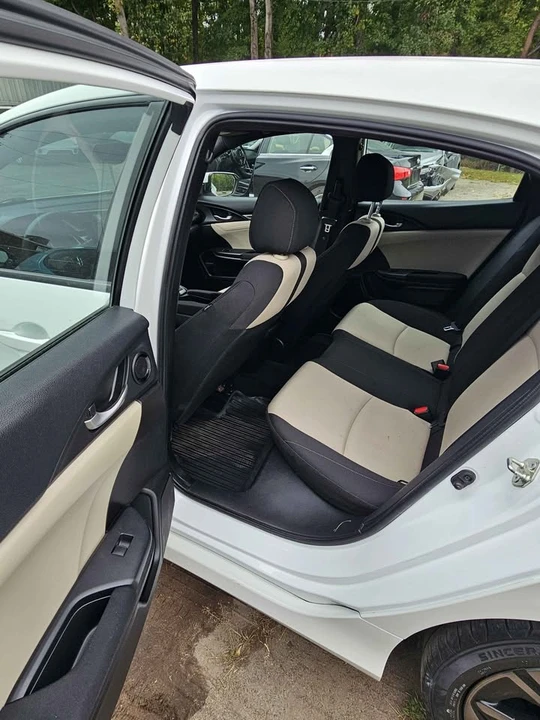 2018 Honda Civic 10th Gen - Image 11 of 16