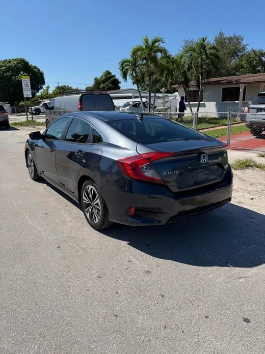 2018 Honda Civic 10th Gen - Image 8 of 16