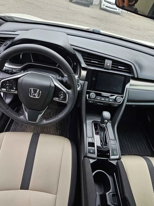 2018 Honda Civic 10th Gen - Image 10 of 16
