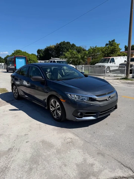 2018 Honda Civic 10th Gen - Image 5 of 16