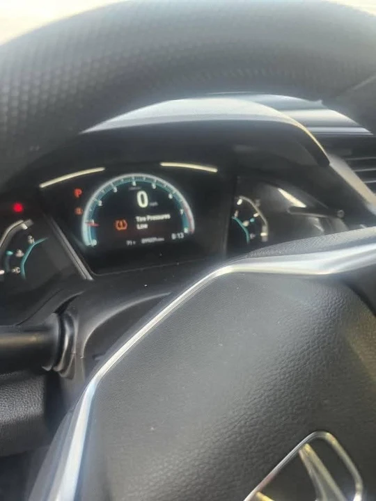 2018 Honda Civic 10th Gen - Image 8 of 10