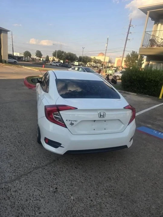 2018 Honda Civic 10th Gen - Image 4 of 10