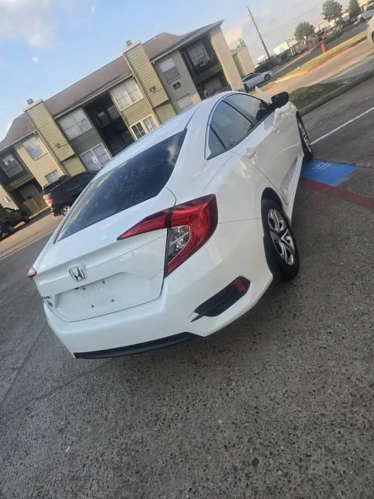 2018 Honda Civic 10th Gen - Image 3 of 10