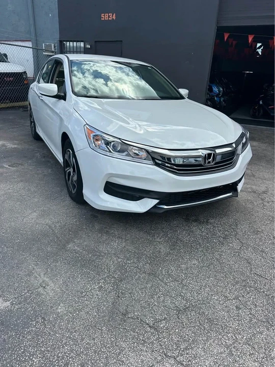 2018 Honda Civic 10th Gen - Image 2 of 9