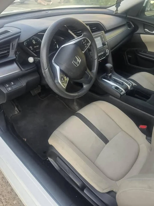 2018 Honda Civic 10th Gen - Image 6 of 10