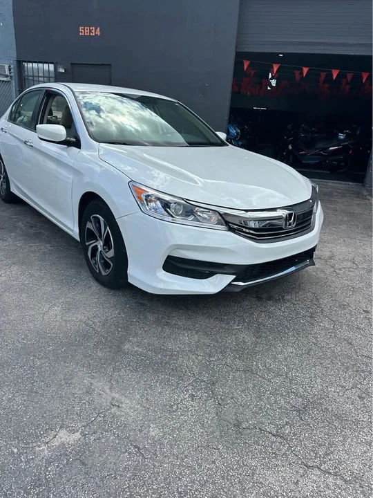 2018 Honda Civic 10th Gen - Image 5 of 9