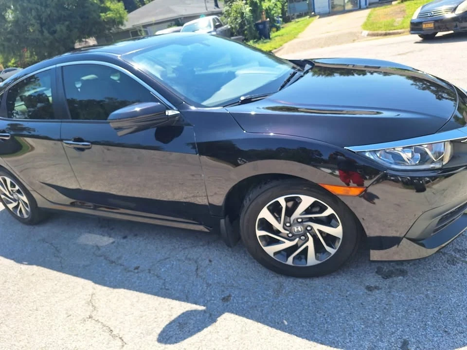 2018 Honda Civic 10th Gen - Image 6 of 10