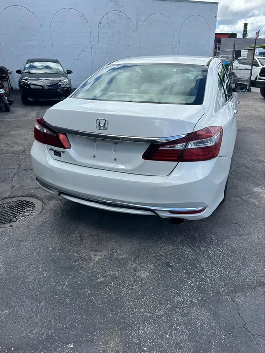 2018 Honda Civic 10th Gen - Image 9 of 9