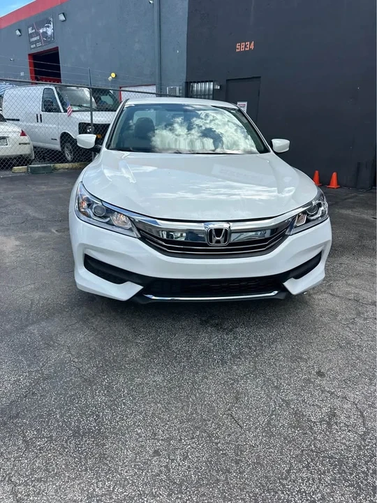 2018 Honda Civic 10th Gen - Image 3 of 9