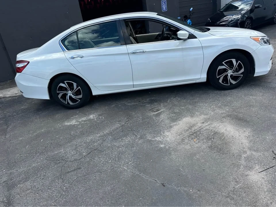 2018 Honda Civic 10th Gen - Image 7 of 9