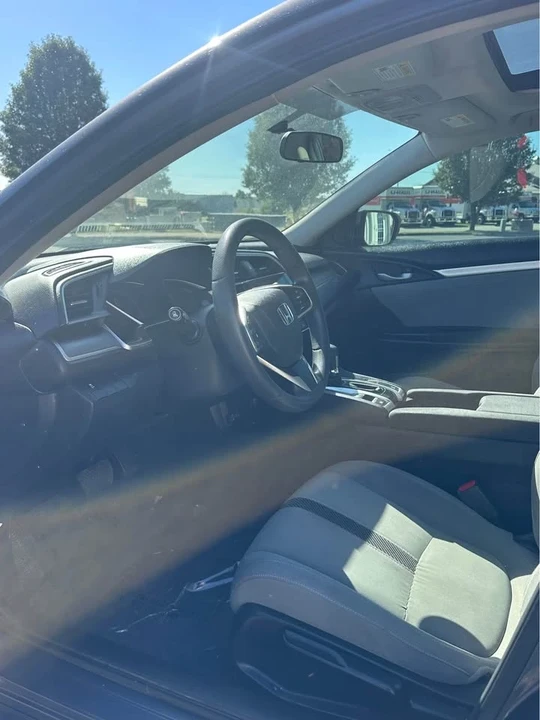2018 Honda Civic 10th Gen - Image 10 of 13