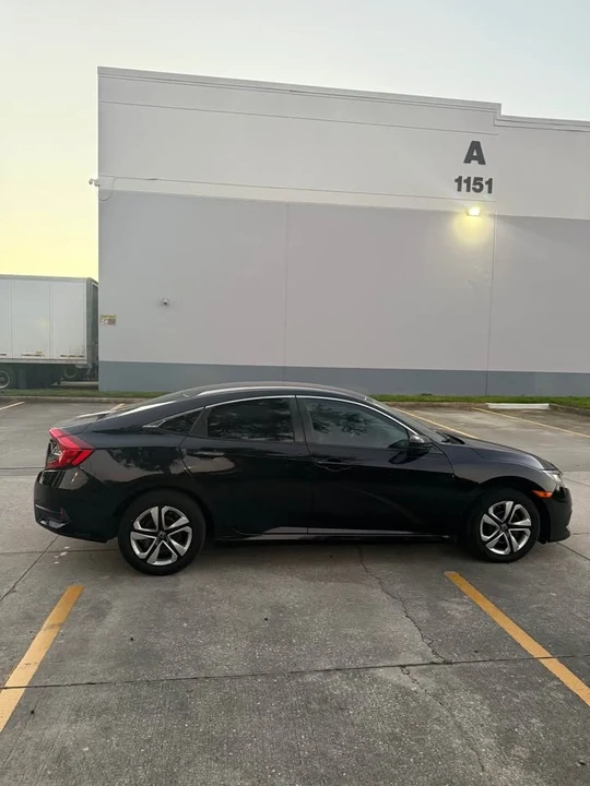 2018 Honda Civic 10th Gen - Image 7 of 9