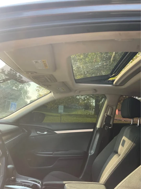 2018 Honda Civic 10th Gen - Image 10 of 20