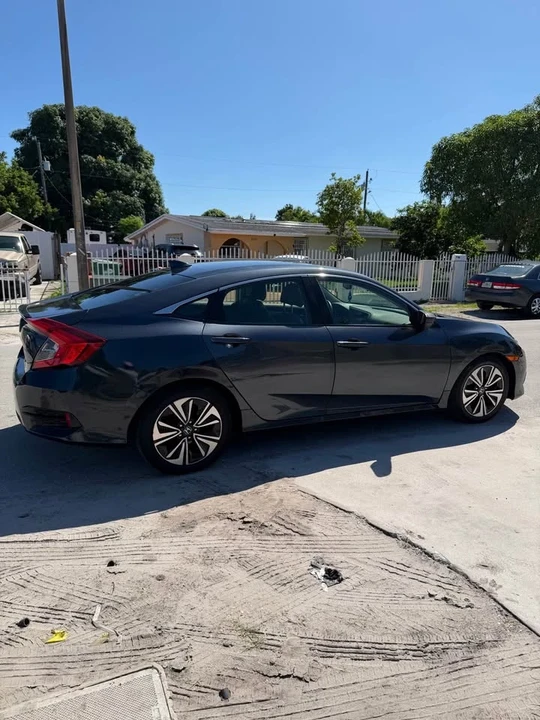 2018 Honda Civic 10th Gen - Image 11 of 16