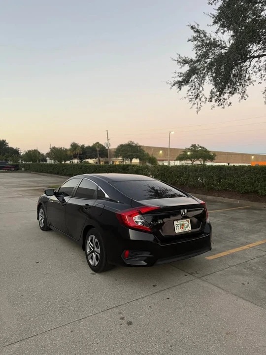 2018 Honda Civic 10th Gen - Image 4 of 9