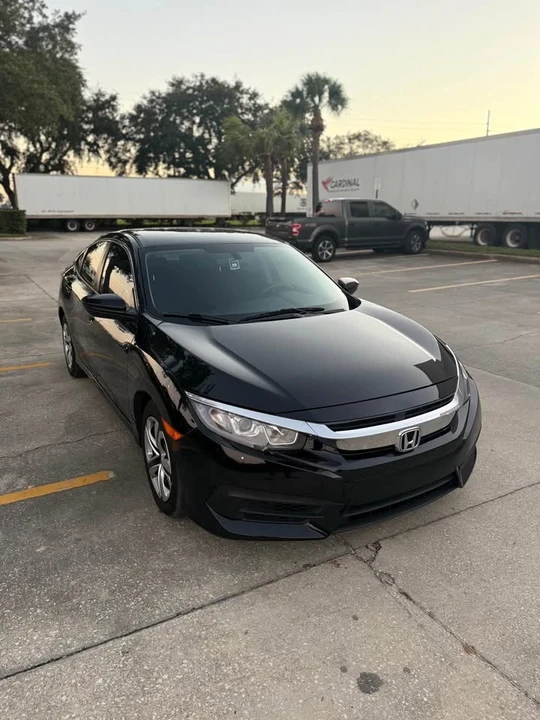 2018 Honda Civic 10th Gen - Image 2 of 9