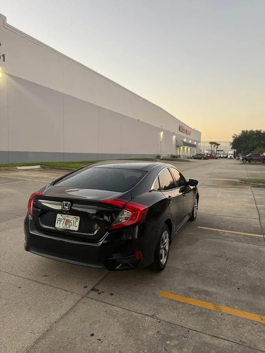 2018 Honda Civic 10th Gen - Image 6 of 9