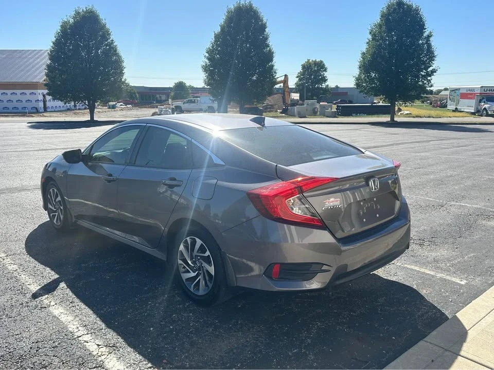 2018 Honda Civic 10th Gen - Image 5 of 13