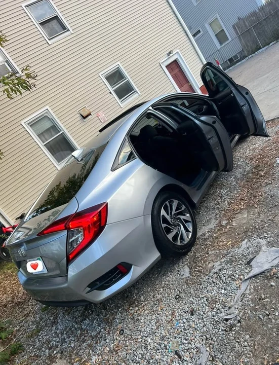 2018 Honda Civic 10th Gen - Image 5 of 17