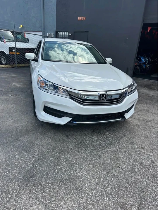 2018 Honda Civic 10th Gen - Image 4 of 9