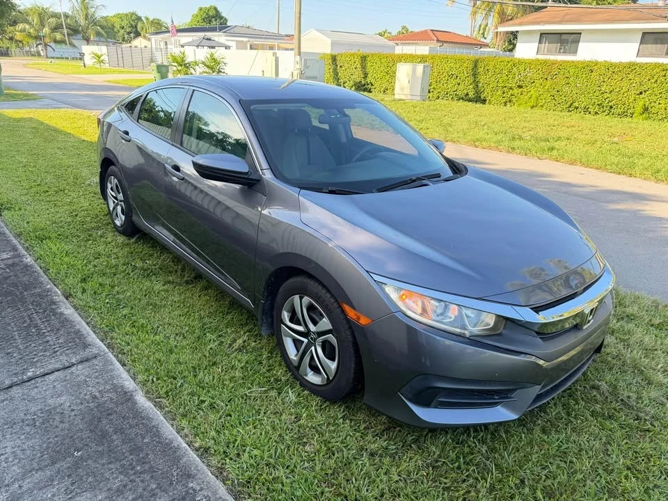 2018 Honda Civic 10th Gen - Image 12 of 20