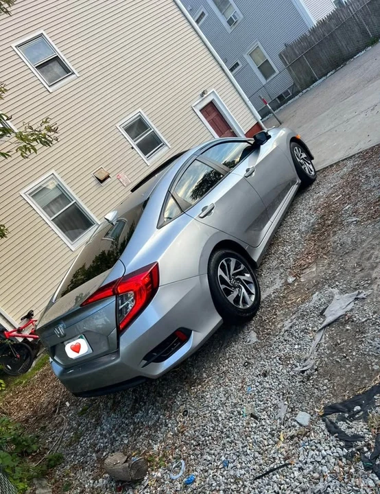 2018 Honda Civic 10th Gen - Image 6 of 17