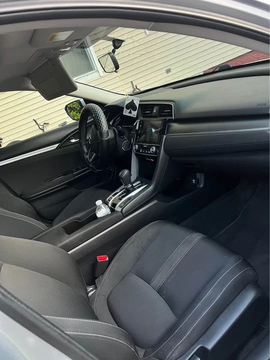 2018 Honda Civic 10th Gen - Image 13 of 17