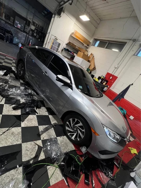 2018 Honda Civic 10th Gen - Image 14 of 17