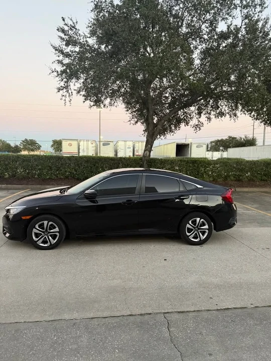 2018 Honda Civic 10th Gen - Image 3 of 9