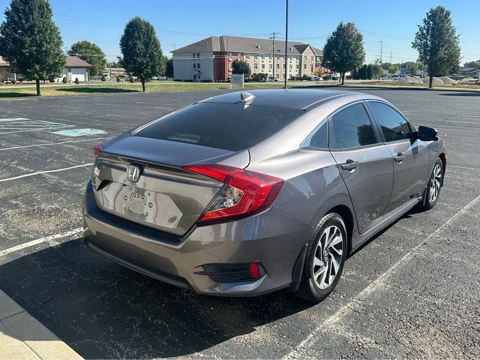 2018 Honda Civic 10th Gen - Image 6 of 13