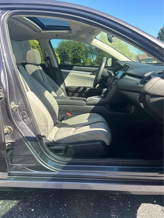 2018 Honda Civic 10th Gen - Image 9 of 13